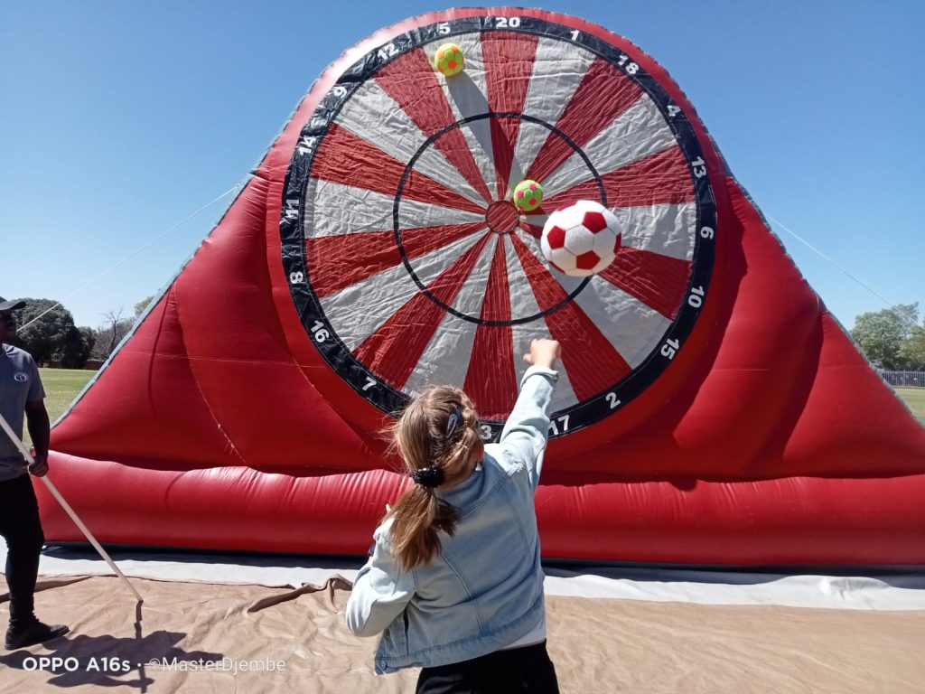 : Grade 4–6 students collaborating in a problem-solving game during professional school teambuilding services in South Africa